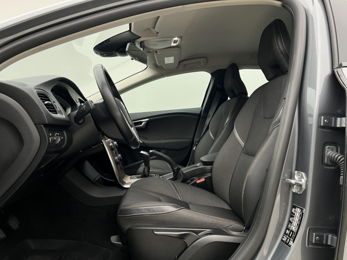 Volvo V40 CC D3 MOMENTUM 2.0 d CC CC Momentum