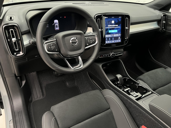 Volvo XC40 B4 DARK ULTRA AUT