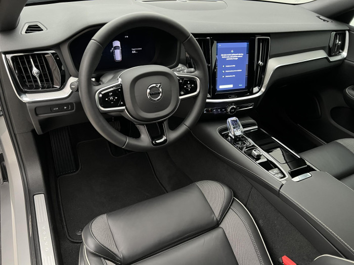 Volvo V60 T6 AWD RECHARGE PLUS DARK AUT