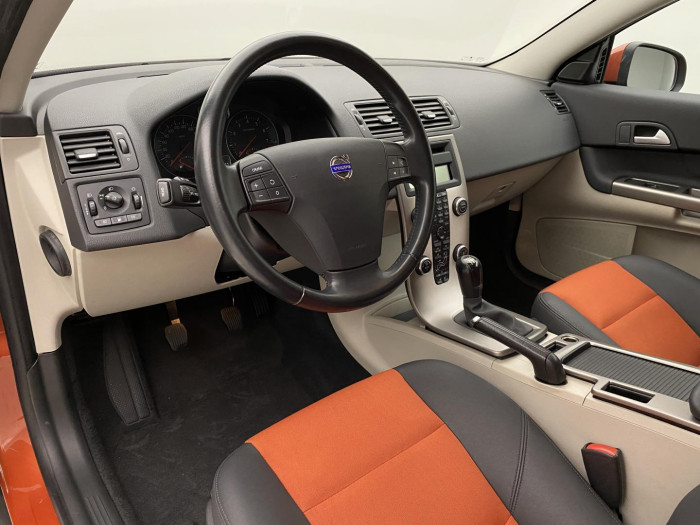 Volvo C30 1.6i MOMENTUM CZ REZERVACE 1.6 i Momentum