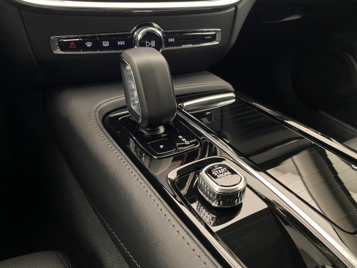 Volvo V60 T6 AWD PLUG-IN DARK PLUS CZ