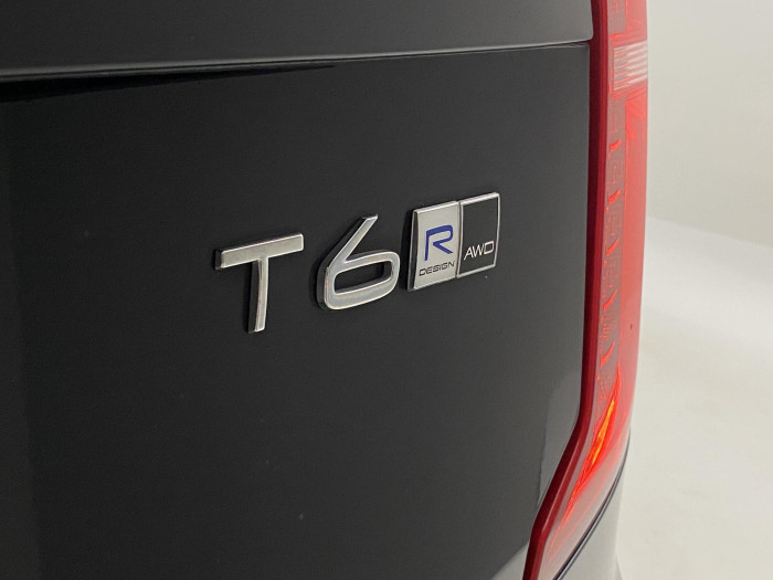 Volvo XC90 T6 AWD R-DESIGN REZERVACE