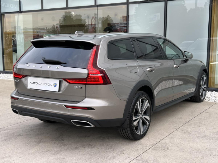 Volvo V60 CROSS COUNTRY B4 AWD Aut 1.maj