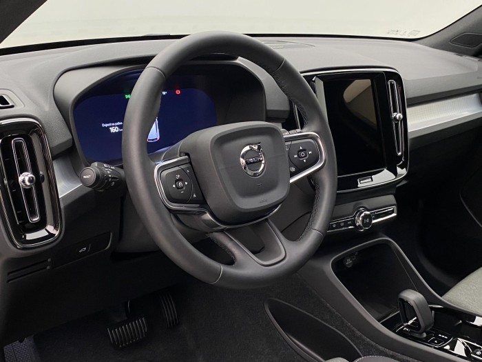 Volvo XC40 B3 DARK PLUS REZERVACE