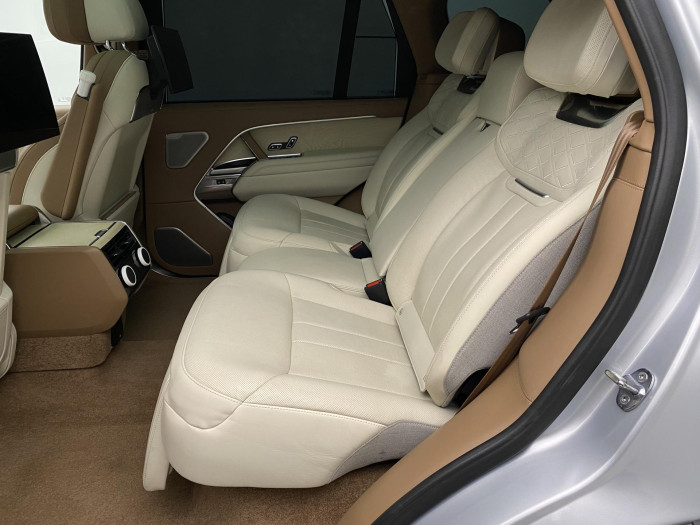 Land Rover Range Rover SV P530 LWB 1.maj.