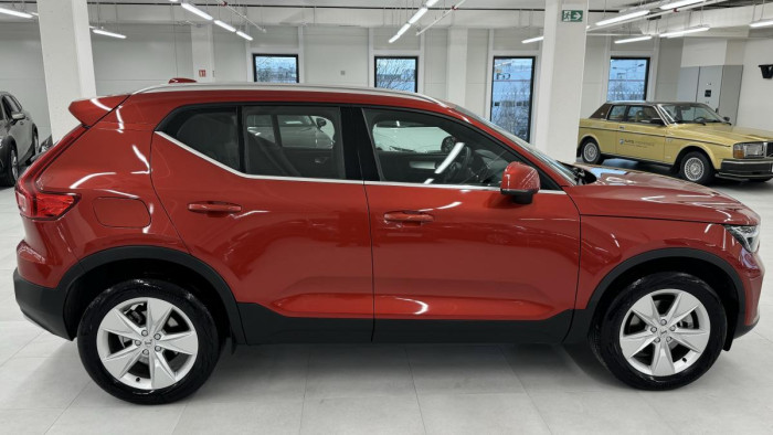 Volvo XC40 B4 AWD PLUS BRIGHT REZERVACE