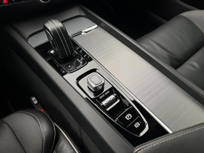 Volvo V60 B3 R-DESIGN AUT 1.maj.