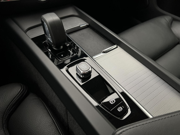 Volvo S60 B5 AWD ULTIMATE DARK AUT 1.maj