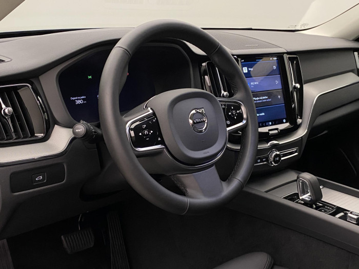 Volvo XC60 B4 AWD PLUS DARK AUT 1.maj