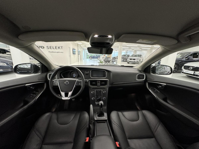 Volvo V40 D2 BLACK EDITION REZERVACE 2.0 d Edition