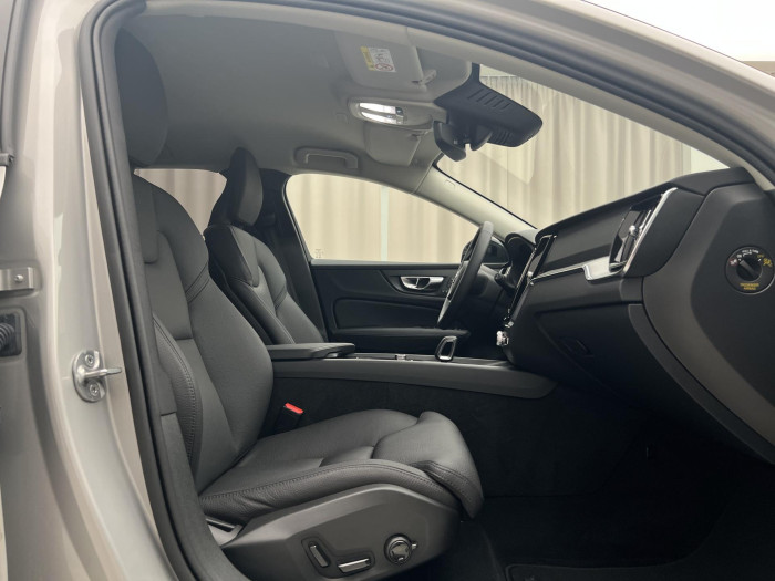 Volvo V60 B4 PLUS DARK AUT 1.maj.