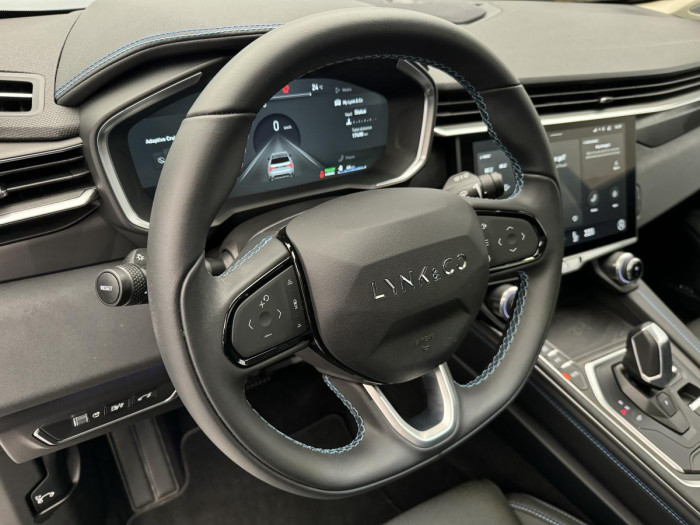 Lynk & Co 01 PHEV DCT AUT 1.maj. REZERVACE