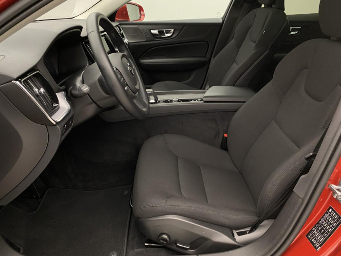 Volvo V60 B4 MOMENTUM AUT REZERVACE 2.0 Momentum