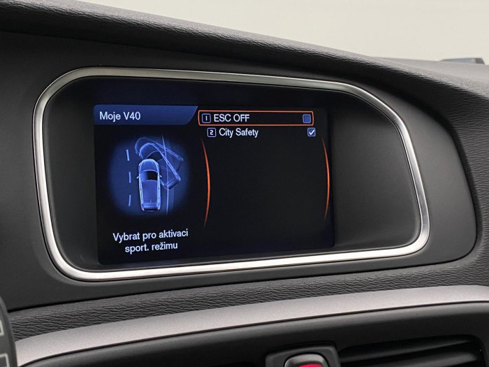 Volvo V40 D3 NAVIGACE AUT REZERVACE 2.0 d