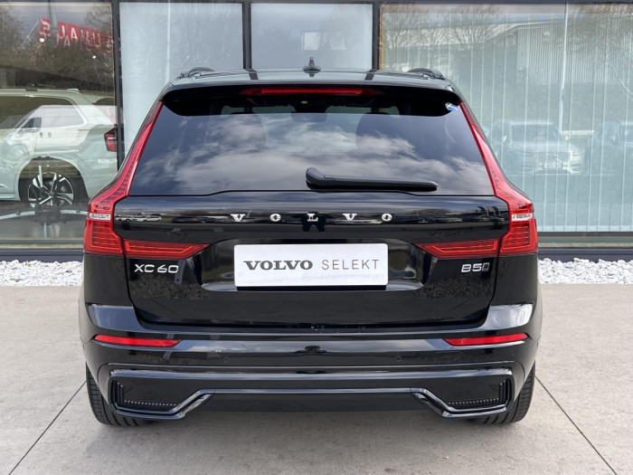 Volvo XC60 B5 AWD ULTIMATE DARK Aut CZ
