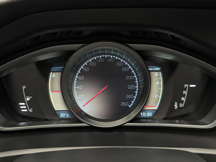 Volvo V40 CC T5 AWD SUMMUM REZERVACE 2.5 CC CC Summum