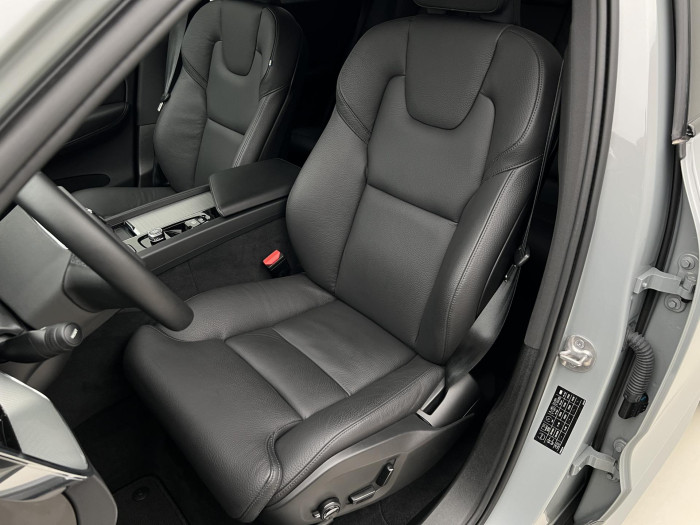 Volvo XC60 B4 AWD PLUS DARK AUT 1.maj.