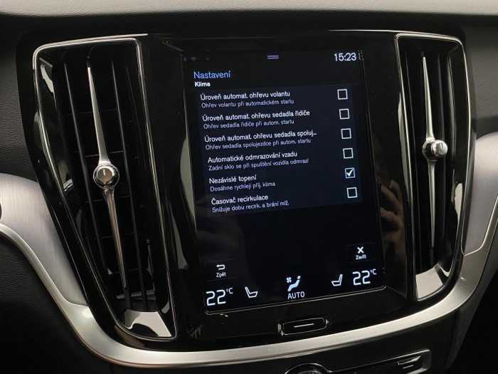 Volvo V60 D4 MOMENTUM AUT REZERVACE 2.0 d Momentum