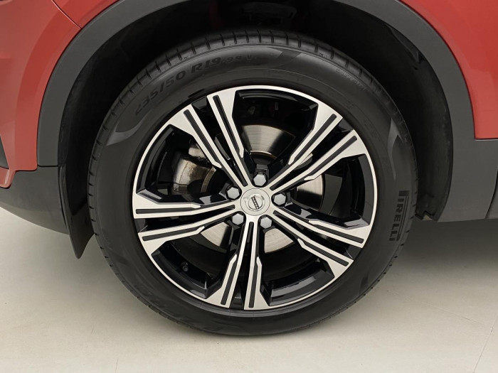 Volvo XC40 T4 MOMENTUM AUT REZERVACE 2.0 Momentum