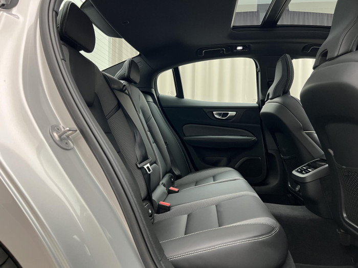 Volvo S60 B5 AWD ULTIMATE DARK REZERVACE