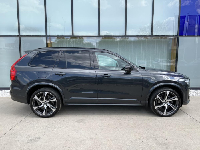 Volvo XC90 B5 R-DESIGN AWD 7MÍSTNÁ Aut