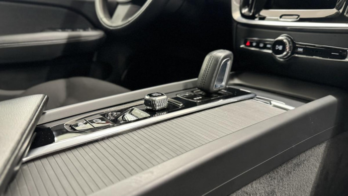 Volvo V60 B4 MOMENTUM AUT REZERVACE 2.0 Momentum