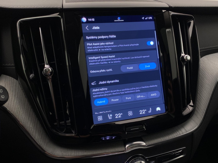 Volvo XC60 T8 AWD PLUG-IN DARK ULTRA CZ