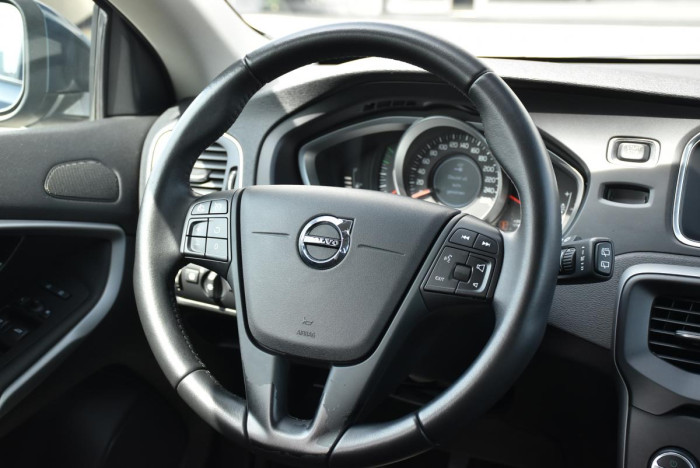 Volvo V40 D2 NAVIGACE 1.maj. 2.0 d