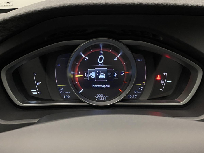 Volvo V40 CC D3 MOMENTUM REZERVACE 2.0 d CC CC Momentum