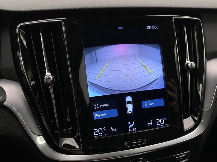Volvo V60 B4 MOMENTUM AUT REZERVACE 2.0 Momentum