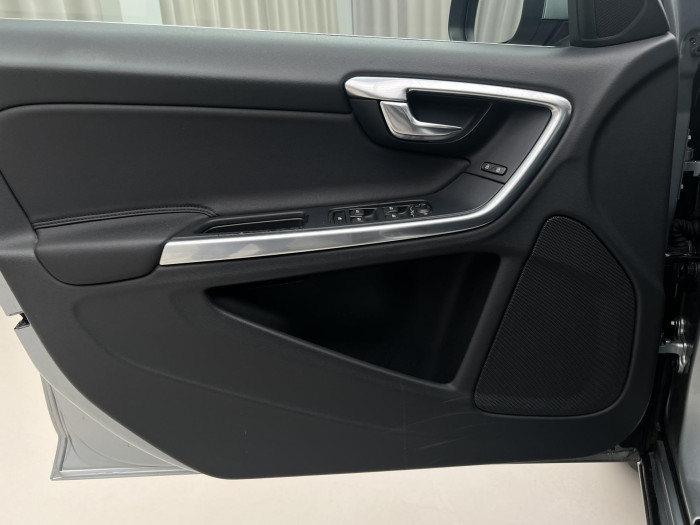 Volvo V60 D3 MOMENTUM AUT 2.0 d Momentum