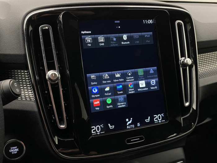 Volvo XC40 B4 AWD R-DESIGN AUT REZERVACE