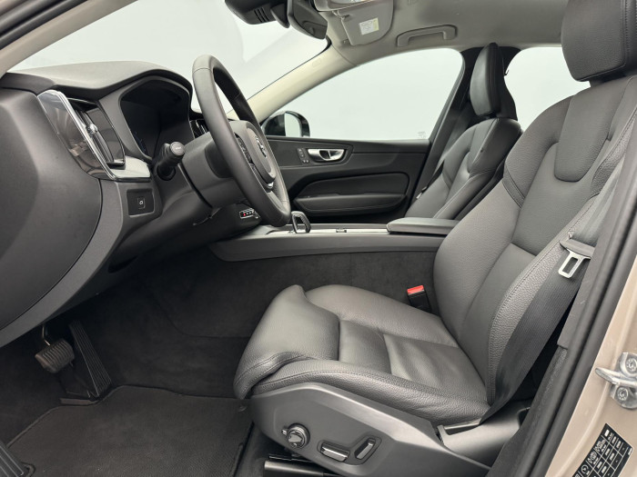 Volvo XC60 B4 AWD PLUS DARK AUT CZ 1.maj