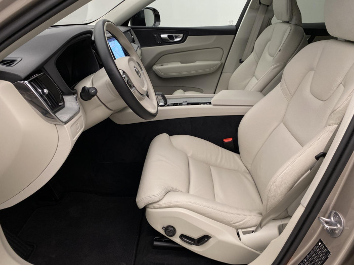 Volvo XC60 B5 AWD DARK PLUS AUT CZ