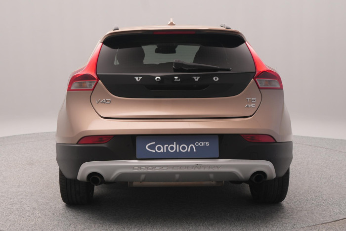 Volvo V40 CC T5 AWD SUMMUM REZERVACE 2.5 CC CC Summum