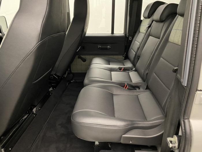 Land Rover Defender WORKS V8 ISLAY EDITION 5.0 V8 Edition