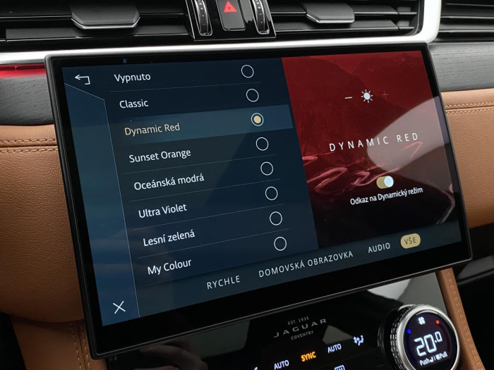 Jaguar F-Pace D200 R-DYNAMIC REZERVACE 2.0 d Dynamic