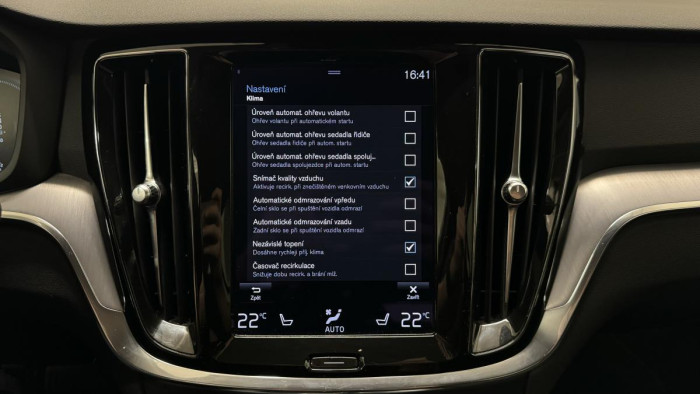 Volvo V60 T6 AWD RECHARGE AT REZERVACE 2.0 AT