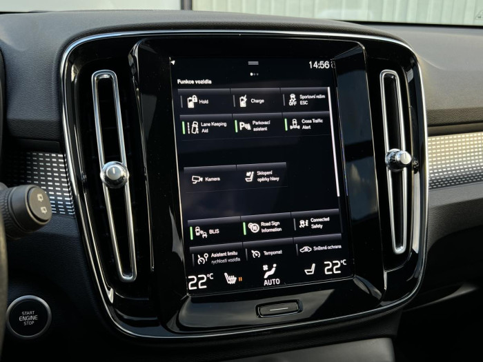 Volvo XC40 T5 R-DESIGN RECHARGE REZERVACE