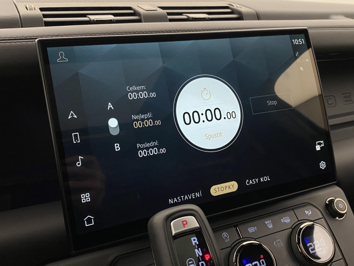 Land Rover Defender OCTA BLACK P635