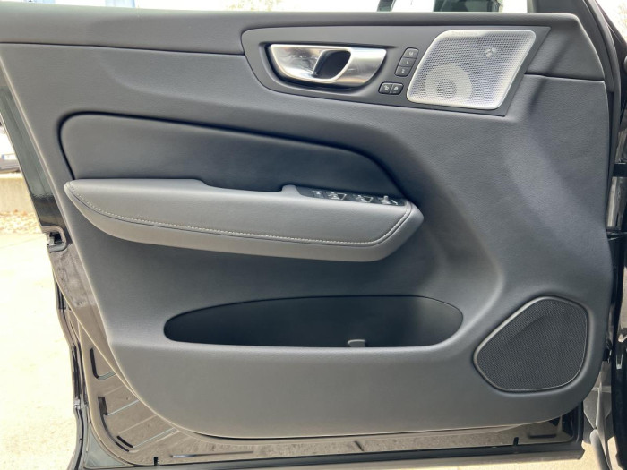 Volvo XC60 B5 AWD ULTIMATE DARK Aut CZ