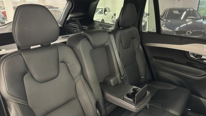 Volvo XC90 B5 AWD ULTIMATE REZERVACE