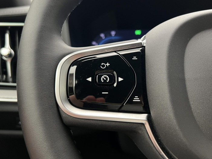 Volvo S60 B5 AWD ULTIMATE DARK REZERVACE