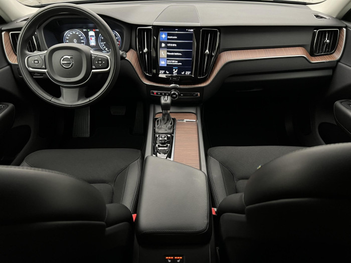 Volvo XC60 T4 MOMENTUM POLESTAR AUT CZ 2.0 Momentum