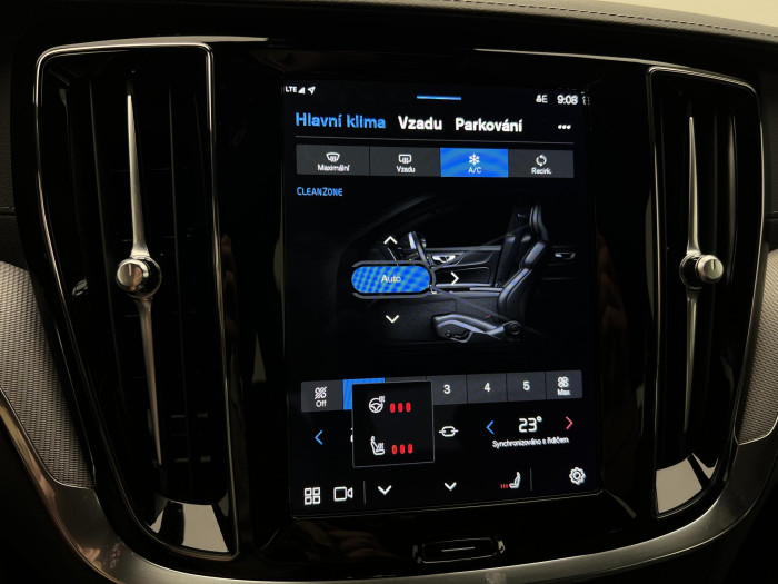 Volvo S60 B5 AWD ULTIMATE DARK REZERVACE