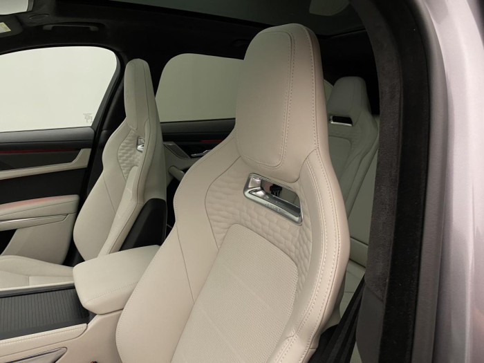 Jaguar F-Pace SVR 5.0 AWD AUT REZERVACE