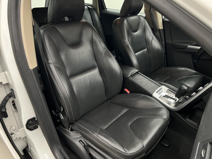 Volvo XC60 D5 AWD R-DESIGN AUT 2.4 d