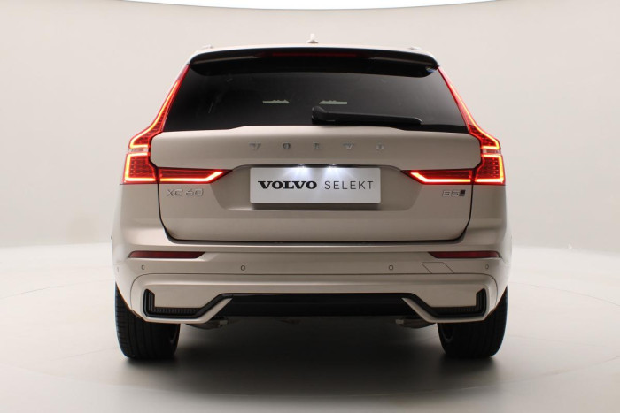 Volvo XC60 B5 AWD ULTIMATE REZERVACE