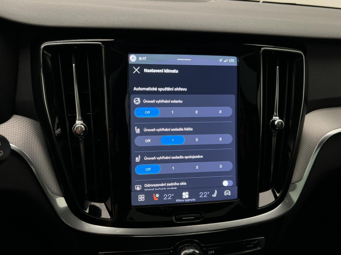 Volvo V60 B4 PLUS DARK AUT 1.maj.