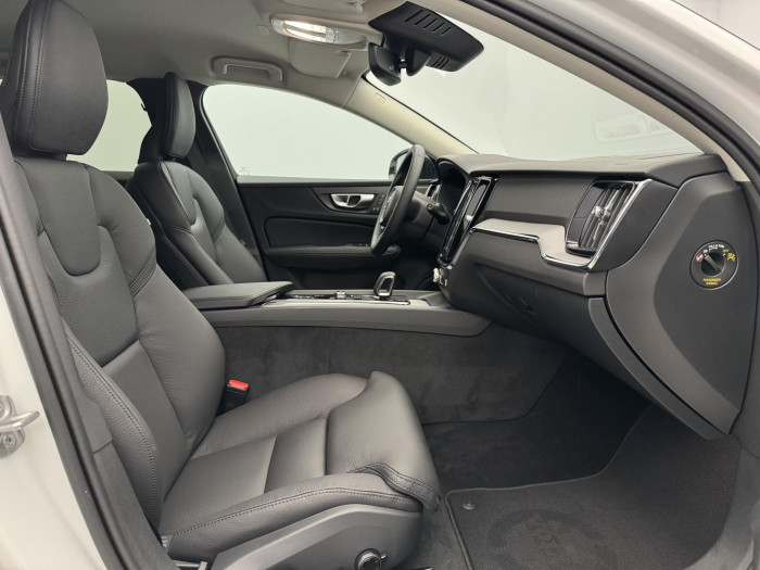 Volvo V60 B4 PLUS DARK AUT 1.maj.